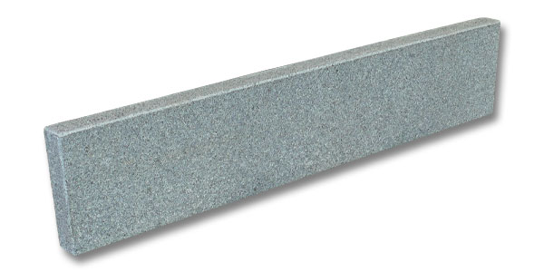 Les bordurettes en granit gris foncé